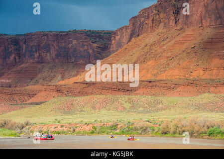 Kajakfahren und Rafting auf dem Colorado River, schloss Valley in der Nähe von Moab, Utah, USA Stockfoto