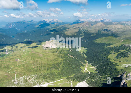 Cima dei Bureloni, Paneveggio-Pale des Naturparks San Martino, Provinz Trient, Trentino-Südtirol, Italien, Europa. Das Venegia Tal vom Gipfel der Cima dei Bureloni Stockfoto