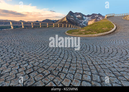 Haarnadelkurve auf der Nationalpark Hohe Tauern Großglockner Hochalpenstraße von Edelweiss spitze Viewpoint, Fusch, fuschertal Tal, Salzburger Land, Österreich Stockfoto