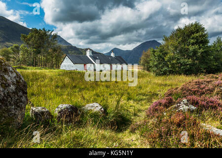 Blackrock Cottage und Buachaille Etive Mor, Glencoe, Schottland. Stockfoto