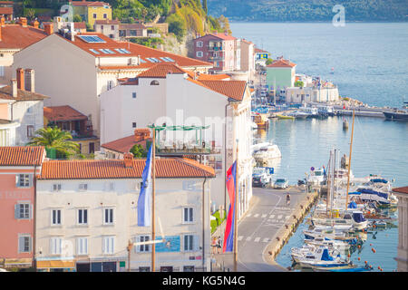 Piran, Slowenisch Istrien, Slowenien. Der Hafen bei Sonnenuntergang. Stockfoto