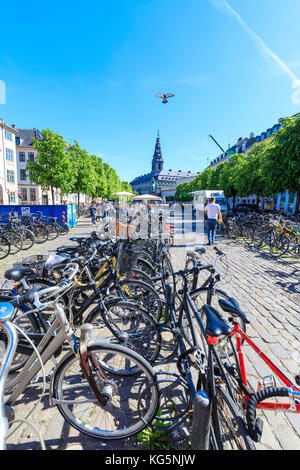 Reihen von abgestellte Fahrräder in Kopenhagen, nominiert als erste Bike Stadt der Welt, Dänemark Stockfoto