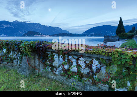 Terrasse auf den See Cadenabbia mit Blick auf Bellagio, Lombardei, Italien Stockfoto