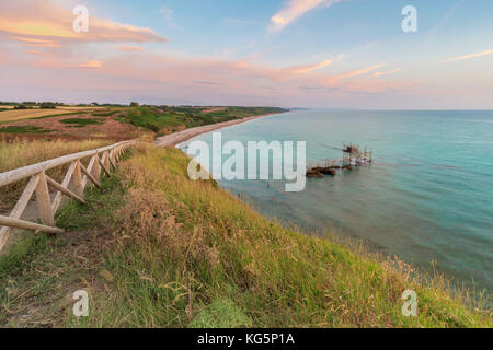 Blick auf das Naturschutzgebiet von Punta Aderci und die Costa dei Trabocchi, Abruzzen, Adria, Italien Stockfoto