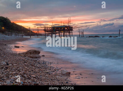 Sonnenuntergang über der Adria in trabocchi Küste San Vito Chietino, chieti Bezirk ortona Abruzzen, Italien, Europa Stockfoto