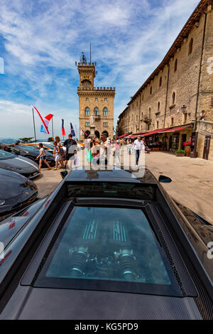 Treffen von Lamborghini auf der Piazza della Libertà, Republik San Marino Stockfoto