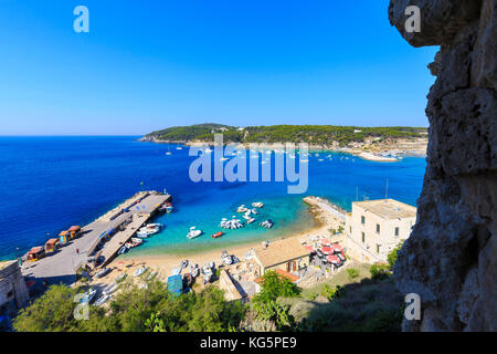 Hafen von San Nicola und San Domino Insel von der Abtei Santa Maria, die Tremiti-inseln, Apulien, Italien. Stockfoto