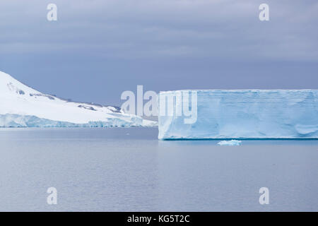 Tabellarischen Eisbergs, Antarktis Stockfoto