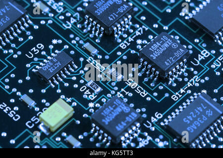 Computer Mainboard - Dual Inline Module, Surface Mounted Devices mit Grün, Rot, Blau - makroaufnahme Stockfoto