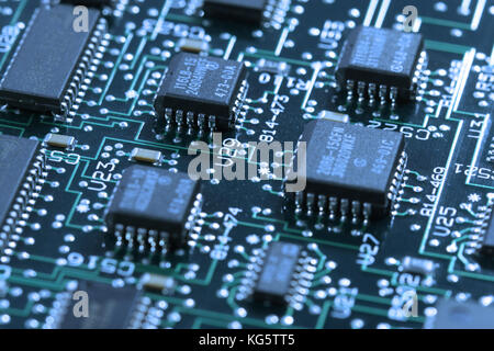 Computer Mainboard - Dual Inline Module, Surface Mounted Devices mit Grün, Rot, Blau - makroaufnahme Stockfoto