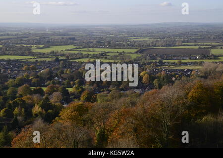 Blick vom Whiteleaf Hill im Herbst, mit Herbstfarben, Princes Risborough, Buckinghamshire, Großbritannien. Stockfoto