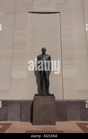 Die Statue an der Basis der Robert A. Taft Memorial und Glockenspiel, Washington DC, USA. Stockfoto