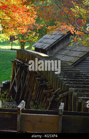 Primäre Mill Race für historische Mabry Mill auf dem Blue Ridge Parkway in Virginia. Stockfoto