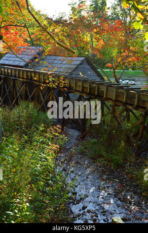 Kopf Rennen in historischen Mabry Mill auf dem Blue Ridge Parkway in Virginia. Stockfoto