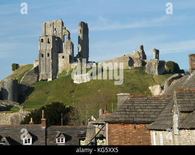 Corfe Castle Ruinen von Corfe Castle Village Stockfoto