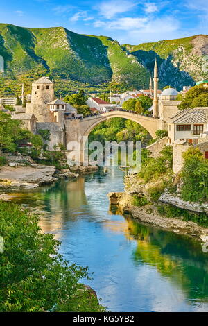 Mostar, Bosnien und Herzegowina - Stari Most oder Alte Brücke, den Fluss Neretva Stockfoto