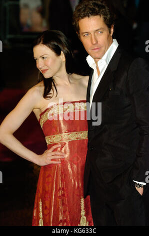 Hugh Grant und Renée Zellweger eine London Film Premiere für Bridget Jones: Am Rande des Wahnsinns, London England UK 2004 teilnehmen Stockfoto