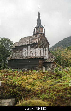 Die Kaupanger Stabkirche ist die grösste Stabkirche in Sogn og Fjordane, Norwegen Stockfoto