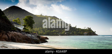 Die Seychellen, Praslin, Petit Anse, Unterkunft direkt am Meer am Grand Anse Strand, Panoramaaussicht Stockfoto