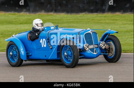 1936 Delahaye 135 mit Fahrer Ross Keeling während des Brooklands Trophy-Rennens beim Goodwood Revival Meeting 2017 in Sussex, Großbritannien. Stockfoto