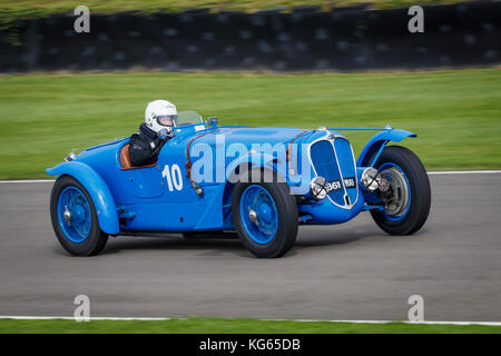 1936 Delahaye 135 mit Fahrer Ross Keeling während des Brooklands Trophy-Rennens beim Goodwood Revival Meeting 2017 in Sussex, Großbritannien. Stockfoto