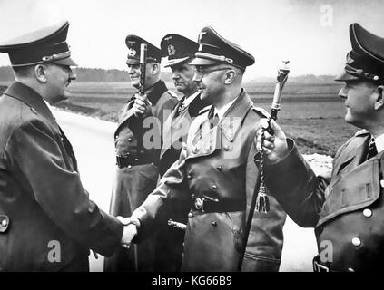 Adolf HITLER von links: Feldmarschall Wilhelm eitel, Admiral Karl Dönitz, Heinrich Himmler, Feldmarschall Erhard Milch am 18. Mai 1944 Stockfoto