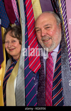 Frank Theak & Roskilly binden Unternehmen, mit Eigentümer John und Carol Mott. Stockfoto