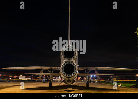 English Electric Lightning Flugzeuge geschossen in der Nacht im Rahmen einer Abendveranstaltung im November 2017, Bruntingthorpe, Leicestershire, Großbritannien Stockfoto