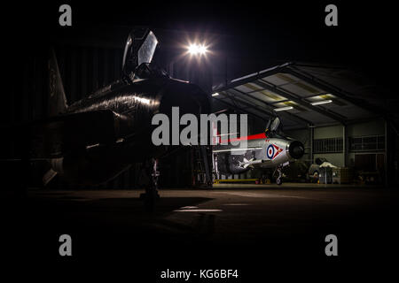 English Electric Lightning Flugzeuge geschossen in der Nacht im Rahmen einer Abendveranstaltung im November 2017, Bruntingthorpe, Leicestershire, Großbritannien Stockfoto