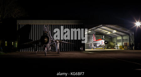 English Electric Lightning Flugzeuge geschossen in der Nacht im Rahmen einer Abendveranstaltung im November 2017, Bruntingthorpe, Leicestershire, Großbritannien Stockfoto