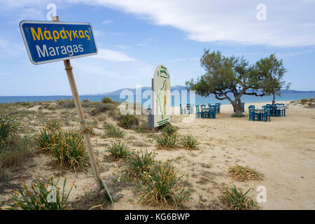 Idyllischer Ort zum Abendessen in Maragas Beach, Insel Naxos, Kykladen, Ägäis, Griechenland Stockfoto