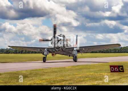 1953 ad-4 na Skyraider 124143/f-Azdp der Amicale Jean Baptiste salis Taxis in nach der Landung in Duxford 2009. Stockfoto