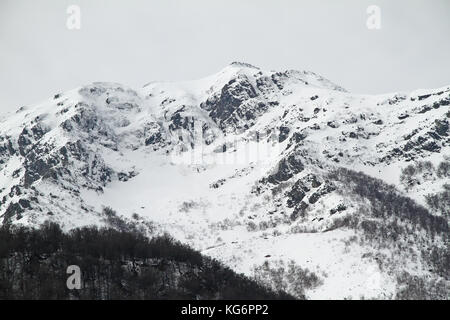 Snowy Mountains an der Kantabrischen ridge, Asturien, Spanien. Stockfoto