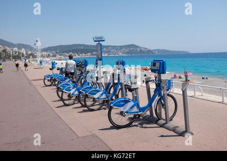 Am Straßenrand leihfahrrad an der Promenade des Anglais, Nizza, Côte d'Azur, Provence-alpes-côte d'azu, Frankreich. Stockfoto