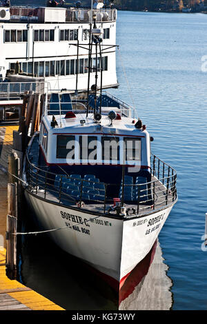 New Hampshire, See winnepesauke. Schreiben Sie uns eine e-mail Boot Sophie c. am Dock, wiers Strand, Stockfoto