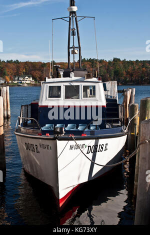 New Hampshire, See winnepesauke. see Kreuzfahrt und mail Boot Doris e. bei wiers Strand, Stockfoto