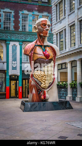 Damien Hurst's 'Tempel' lackiert Bronze Skulptur auf Cullum Street, London, EC3. Teil der Skulptur in der Stadt arbeiten. Stockfoto
