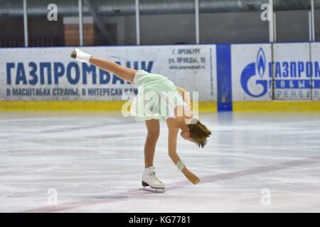 Orenburg, Russland - 25. März 2017, Jahr: Mädchen konkurrieren im Eiskunstlauf' Orenburg weiten' Stockfoto