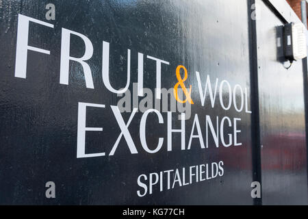 Signage außerhalb der neuen Obst- und Wolle Exchange, Spitalfields, London, UK Stockfoto