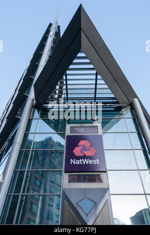 NatWest Bank (ehemals RBS) Branding bei 250 Bishopsgate, London, UK. Stockfoto