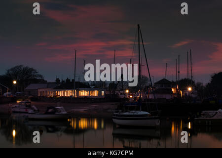 Ein winter Abend im Club House, Keyhaven Stockfoto