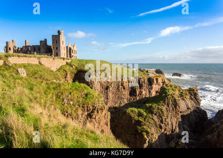 Die Klippe Ruinen von Slains Castle an der Nordseeküste in Aberdeenshire, Schottland - angeblich die Inspiration für Roman Bram Stokers 'Dracula-'. Stockfoto