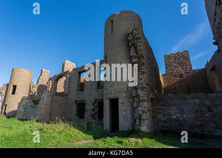 Die Klippe Ruinen von Slains Castle an der Nordseeküste in Aberdeenshire, Schottland - angeblich die Inspiration für Roman Bram Stokers 'Dracula-'. Stockfoto