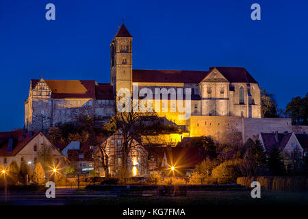 Nachtaufnahme Blick in das Quedlinburger Schloss Stiftskirche Stockfoto