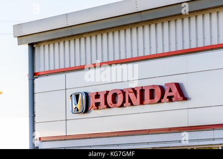 Northampton, Großbritannien - 25. Oktober 2017: Tagesansicht des Honda-Logos im Riverside Retail Park. Stockfoto