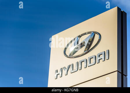 Northampton, Großbritannien - 25. Oktober 2017: Tagesansicht des Hyundai-Logos im Riverside Retail Park. Stockfoto
