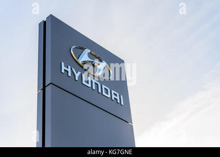 Northampton, Großbritannien - 25. Oktober 2017: Tagesansicht des Hyundai-Logos im Riverside Retail Park. Stockfoto