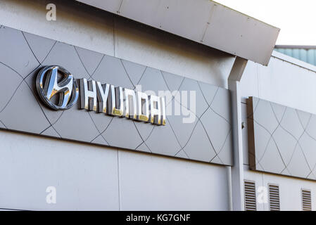 Northampton, Großbritannien - 25. Oktober 2017: Tagesansicht des Hyundai-Logos im Riverside Retail Park. Stockfoto