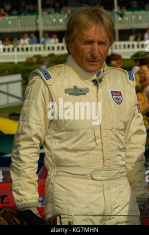 Derek Bell MBE, Britische Sportwagen Rennfahrer, Festival der Geschwindigkeit, Goodwood, England, Großbritannien 2004 Stockfoto