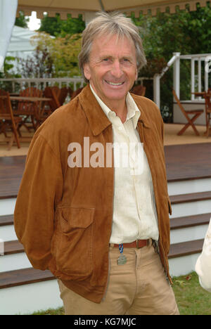 Derek Bell MBE, Britische Sportwagen Rennfahrer, Festival der Geschwindigkeit, Goodwood, England, Großbritannien 2004 Stockfoto